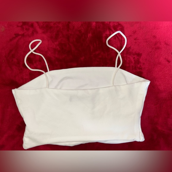 White crop top - Picture 4 of 4